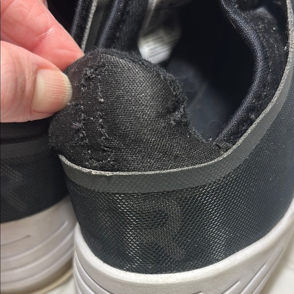 Nike Black and White Athletic Shoes - Picture 5 of 7